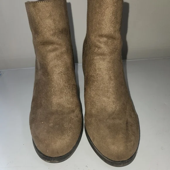 Call it Spring ankle boots - Picture 2 of 4